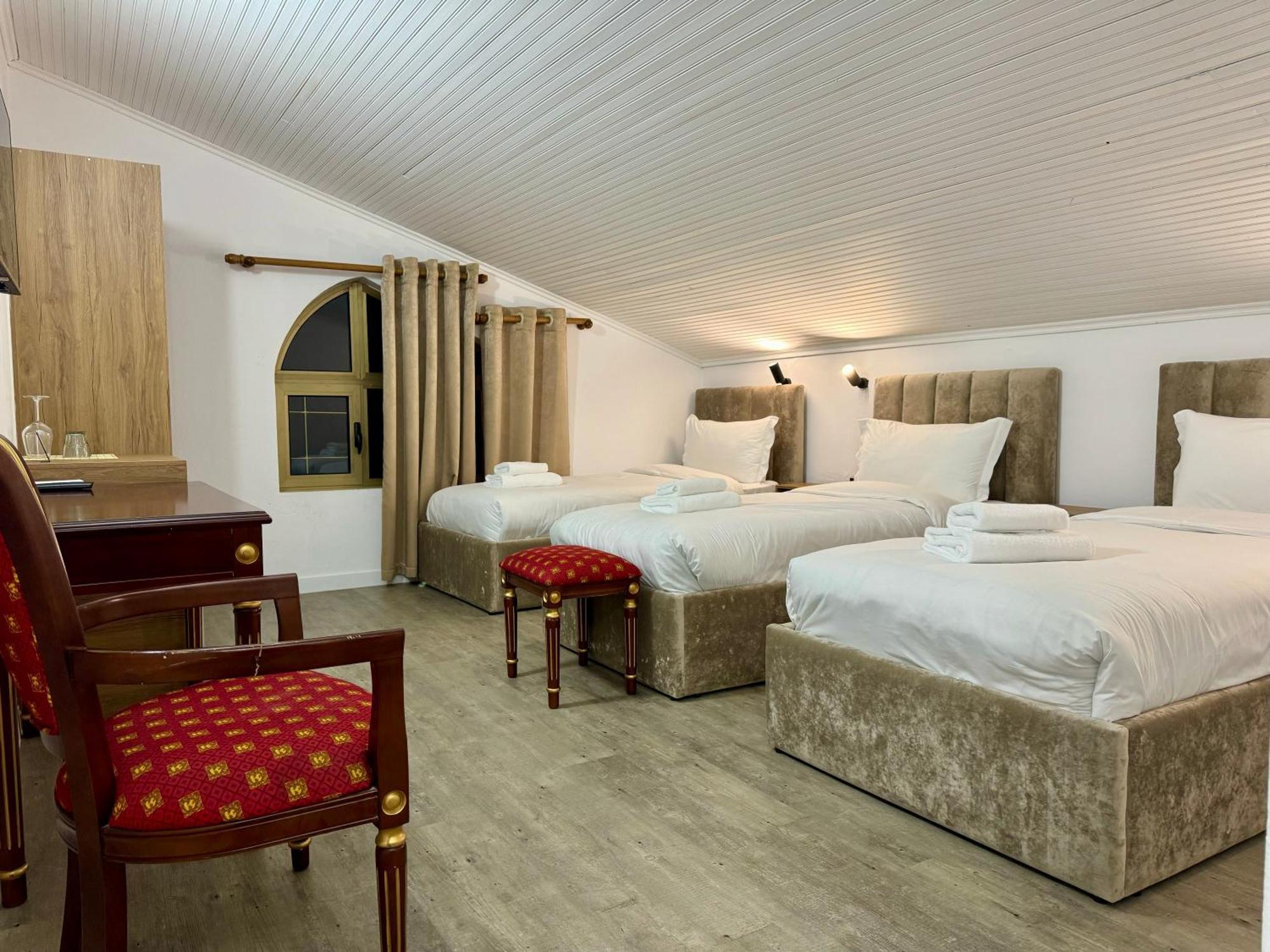 Vila Alizee Hotel ティラナ エクステリア 写真